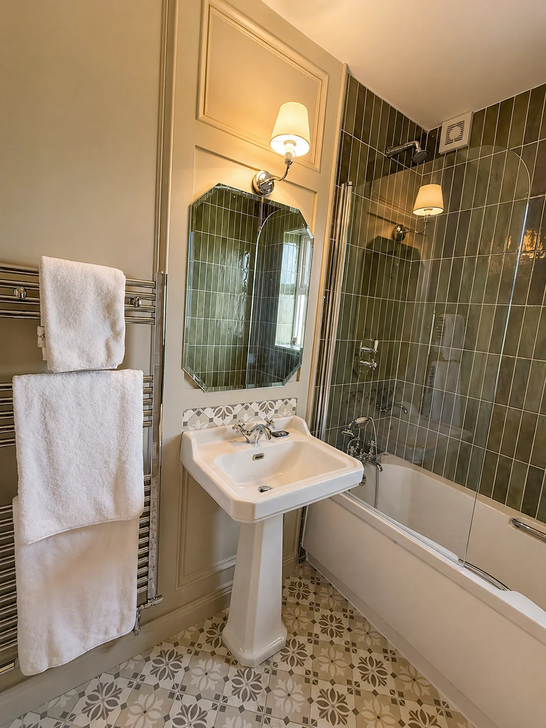 Manor Double King room at Donegal Manor